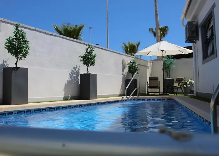 Con Piscina Privada, Aguas Nuevas,