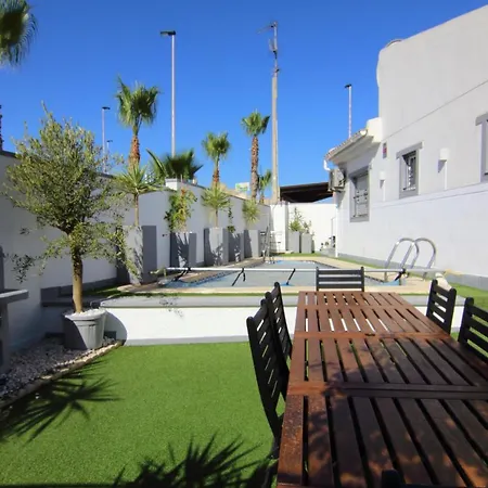 Con Piscina Privada, Aguas Nuevas, Апартаменты Торевьиа